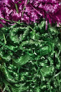 越南胡志明市秋隆区，成捆的塑料丝带