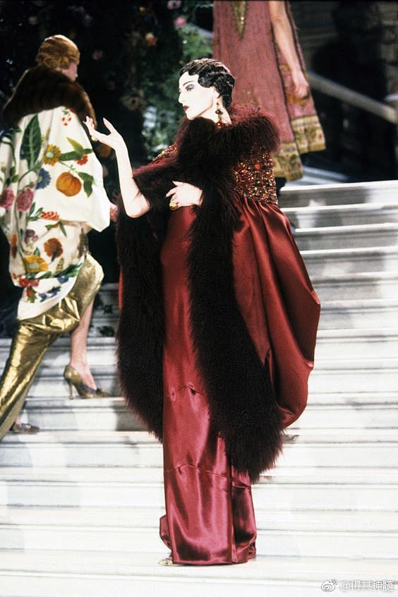 服饰设计
Christian Dior ...