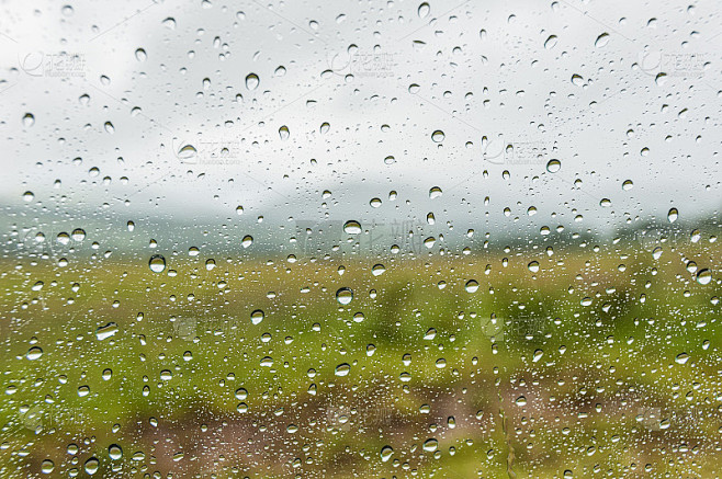 水滴窗雨