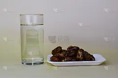 斋月卡里姆节日，关闭日期和伊斯兰圣月贺卡。