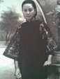 秋瑾(1875～1907)，女，原名秋闺瑾，字璿卿(璇卿)，号鉴湖女侠。祖籍浙江山阴(今绍兴市)，出生于福建厦门。性豪侠，习文练武，1907年，秋瑾与徐锡麟分头准备在浙江、安徽两省同时举事。联络浙江、上海军队和会党，组织光复军，拟于7月6日在浙江、安徽同时起义。因事泄，于7月13日在大通学堂被捕。7月15日从容就义于浙江绍兴轩亭口。