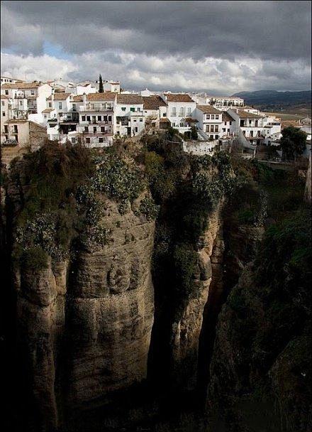 隆达（Ronda），位于西班牙安达卢西亚...