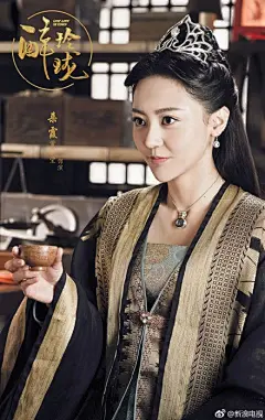 @刘诗诗 @William威廉陈伟霆 @徐海乔 @韩雪 @黄梦莹maggie 领衔主演，@刘奕君actor @韩栋 @曾黎 @李呈媛 特别出演的#剧版醉玲珑#今日发布“时光重蝶”海报，正式定档7月13日登陆东方卫视周播剧场。约吗？ |刘诗诗陈伟... ​