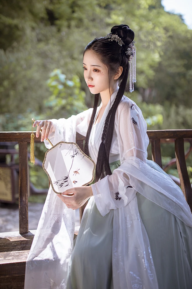六仙书阁【闲鹤吟】上襦吊带齐腰襦裙原创汉服刺绣女非古装百搭-淘宝网-花瓣网