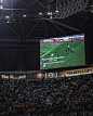 卢赛尔体育场大屏幕致敬球王马拉多纳。

今天，他一定也在这里。

