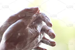 用肥皂泡沫手洗海报