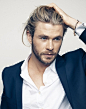 shoulder-length-hair-blonde-man-holding-his-hair-with-one-hand-white-shirt-navy-blazer.jpg (700×890)