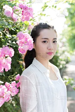 女人,友谊,垂直画幅,美,青少年,艺术模特,风,枝繁叶茂,服务业职位,美人