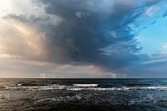 海上美丽的天空