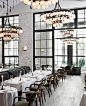 In Palm Springs, all seems like a perfect dream, where the weather is great, there is always a gorgeous detail that will stir your attention, and a sunset behind the mountains will make you fall in love with it. These 9 Palm Springs restaurants will surel