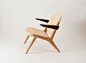 inoda + sveje: knock down chair for miyazaki factory黑色木材雕刻与数控路加工的扶手，深剖面，舒适的座位和靠背垫。切割、打磨、染色、生产过程都非常精细。

