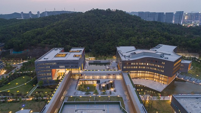 香港中文大学深圳校园学生活动中心 / 王...