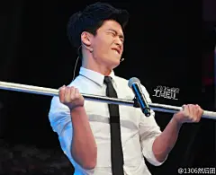 【#宁桓宇# 录制湖北卫视我爱我的祖国高清图9p-七哥举杠铃系列之后妈部分】#桓宇爱祖国# 七哥看起来毫不费力呢[doge][doge][doge]【背景音响起：你挑着水~我挑着担~】拍摄by@苏世独立却与你同行 修图by@经久不愈yu【不要问我后妈图为什么还要修！任性！至于为什么后妈图还要发高清？方便你做表情包！】