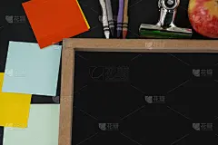 黑色背景,空白的,多样,石片,学校用品,书写板,回形针,高中,蜡笔,重返校园