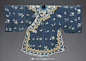 艺术 | 服装
清代，刺绣工艺
tag：中国，古典，纹样，图鉴，设计，古董纺织品，艺术收藏，绘画参考；图源：波士顿美术馆
#这就是中国风##国风品质节##珠宝# @微博收藏 兔子姐姐的旧时光超话 ​​​​