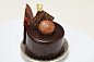 日本北海道洞爷温莎度假酒店（The Windsor Hotel TOYA Resort &Spa）的客人有机会参加名为“Sweets Factory”（甜点工厂）的私人或半私人烹饪班，在酒店糕点厨师的指导下制作巧克力蛋糕等甜品。