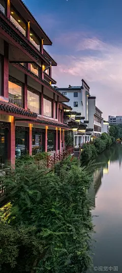 金陵怀旧～南京•繁花似锦的秦淮风光，钟灵毓秀山水画卷，还有历史悠久的南京城墙，以及拿喧闹拥挤的新街口，南京的美早已不是一个词汇就能形容的。——南京