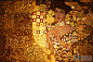史上最高價畫作「金色蒙娜麗莎」　背後有段動人的故事 | 娛樂星光雲 | ETtoday東森新聞雲 : 奧地利印象派大師古斯塔夫克林姆（Gustav Klimt）1907年畫出《艾蒂兒肖像一號》（Portrait of Adele Bloch-Bauer I）被譽為「金色蒙娜麗莎」，曾在2006年以1.35億美金(約折合新台幣44億)的天價賣出，成為當時全世界成交價最昂貴的畫，而這幅畫作其實背後有段不為人知的動人故事。