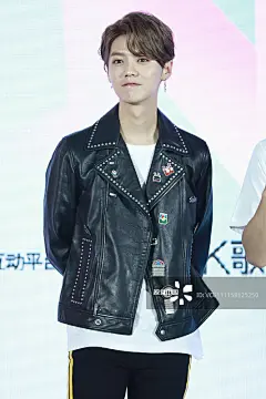 鹿晗，这就是对唱，视觉中国 | 上次说他是搞怪表情包，这次说他是金鱼嘴，鹿老师，你可长点心吧‍♀️ ​​​​