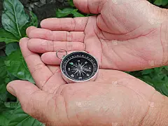 利用罗盘、磁能和风水来提升你的生活，并指向北方的方向来导航。