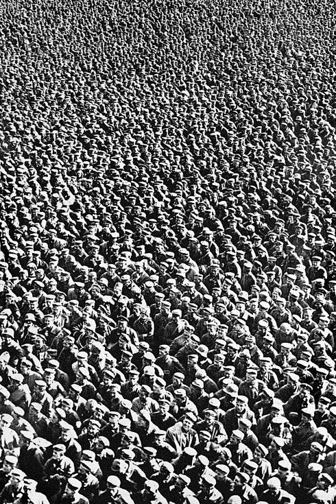 WWI: Massed German p...