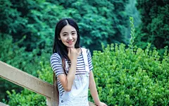 小清新背带裤少女户外清新写真高清桌面壁纸下载4