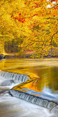 Autumn River, Ontonagon, Michigan关注时尚 关注搭配 关注@MZ教你完美搭配 #自然# #旅行# #美景#