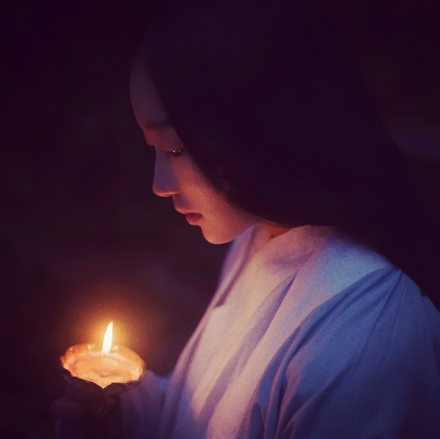 ｛谁的寂寞覆华裳，谁的华裳覆肩膀。奈何桥...