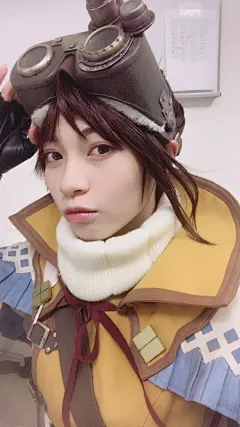 《怪物猎人》真人受付娘，这个笑容太棒了妹子是長谷川 とわ，今年20岁～ ​​​​