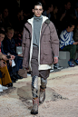 Louis Vuitton Fall 2018 Menswear Fashion Show : The complete Louis Vuitton Fall 2018 Menswear fashion show now on Vogue Runway.