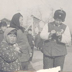 1960年代天安门前漂亮的警花