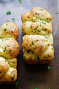 Pull Apart Garlic Bread - homemade pull apart garlic bread recipe that is easy, fool proof and yields the softest and best garlic bread ever | rasamalaysia.com