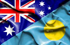 挥舞着帕劳和澳大利亚的旗帜