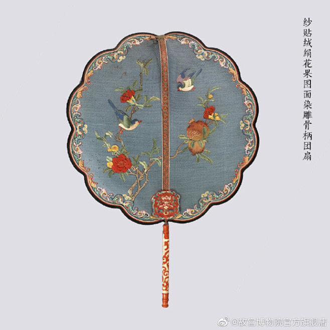 扇子乃夏天必备之物，而且“扇”、“善”谐音以及扇子“善（扇）扬仁义之风”，它还是吉祥、清正的象征。故宫博物院藏扇近万件，形式上有团扇、折扇两种 ...