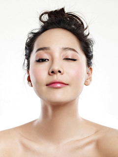 淘前程采集到人物-化妆品日韩模特