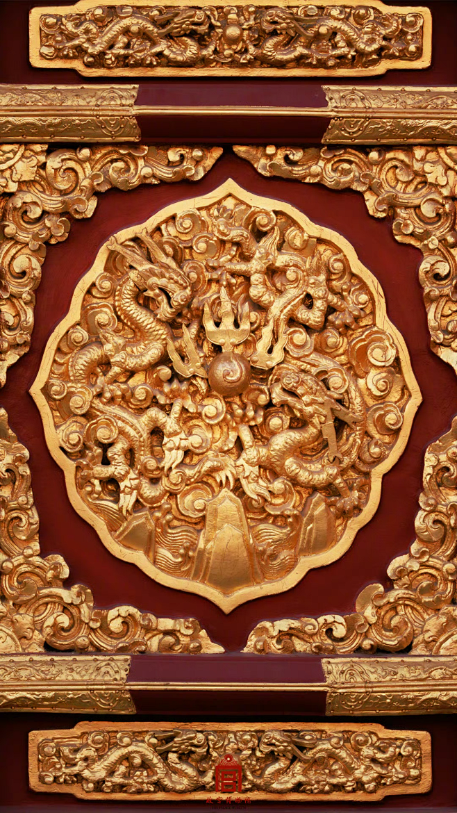 故宫建筑中的龙纹
雕梁画栋，祥龙献瑞