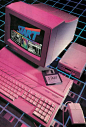 让我们沉迷在那个年代—粉红的回忆—蒸汽波Vaporwave : 让我们沉迷在那个年代—粉红的回忆—蒸汽波Vaporwave 粉嫩的颜色，罗马雕像罗马柱，Windows98的系统图片，电脑画图软件的界面，还有什么黑白的洗手间方格地板砖，再加盆绿植，哦对了还有Gameboy advanc。不知道你...