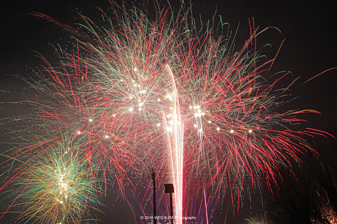 除夕 又称大年夜 除夕夜 除夜 岁除等 是时值每年农历腊月（十二月）的最后一个晚上 除 即去除的之意 夕 指夜晚 除夕也就是辞旧迎新 一元复始 ...