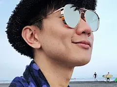 林俊杰海边度假开心到飞起 帅照曝光腹部肌肉太抢镜-腾讯网