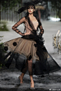Dior 2005Fall
经典设计值得时时回顾
#dior迪奥##海盗爷#服装设计超话 ​​​​