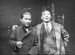 这是一组来自悉尼的档案资料，他们是上世纪20年代的警局所拍的犯罪分子肖像照。已不仅仅是记录图像，不乏摄影师的主观意识，堪比时尚海报。每一张照片都有它的故事。