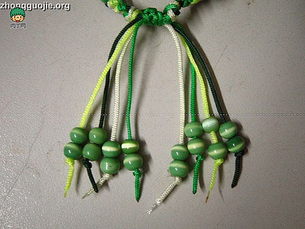 清爽的中国结串珠手链编织方法教程
