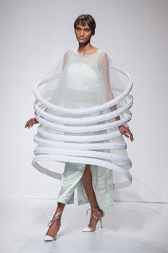 Sculptural Fashion -...