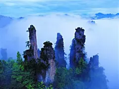 桂林山水甲天下 :  