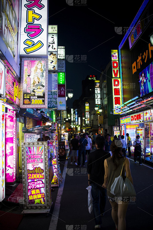 新宿区,霓虹灯,东京,垂直画幅,夜晚,日本,旅行者,城市生活,户外,城市
