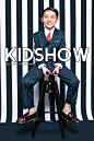 KIDSHOW2016年度时装主题大片「情迷拜占庭」登陆上线。七大定制造型华美绽放，繁花、烟斗、西装革履，全定制背景，带宝宝华丽起来！