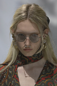 FzzzFzzz采集到Alessandro Michele 复古盛宴