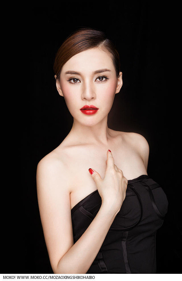 宣传图女装主图简洁简约卡通可爱清新海报海报韩范模特女模特可爱美女