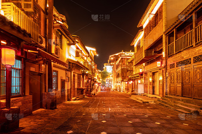 中国重庆古镇街道夜景