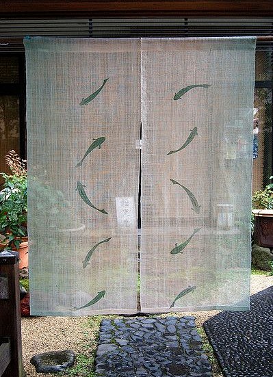 “暖帘”一词，大约是日本室町初期从中国传...